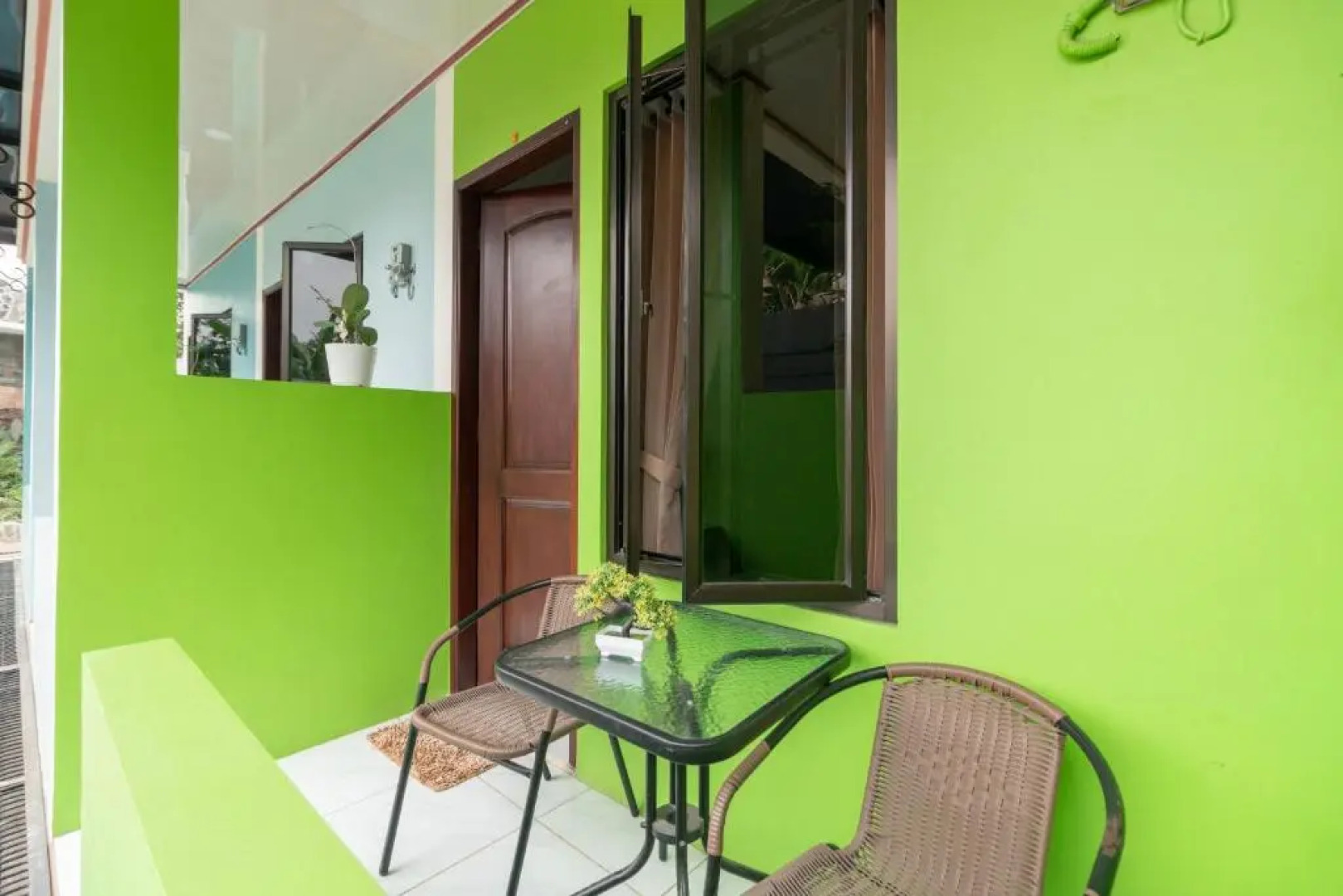 RedDoorz Plus Near Jungeland Sentul