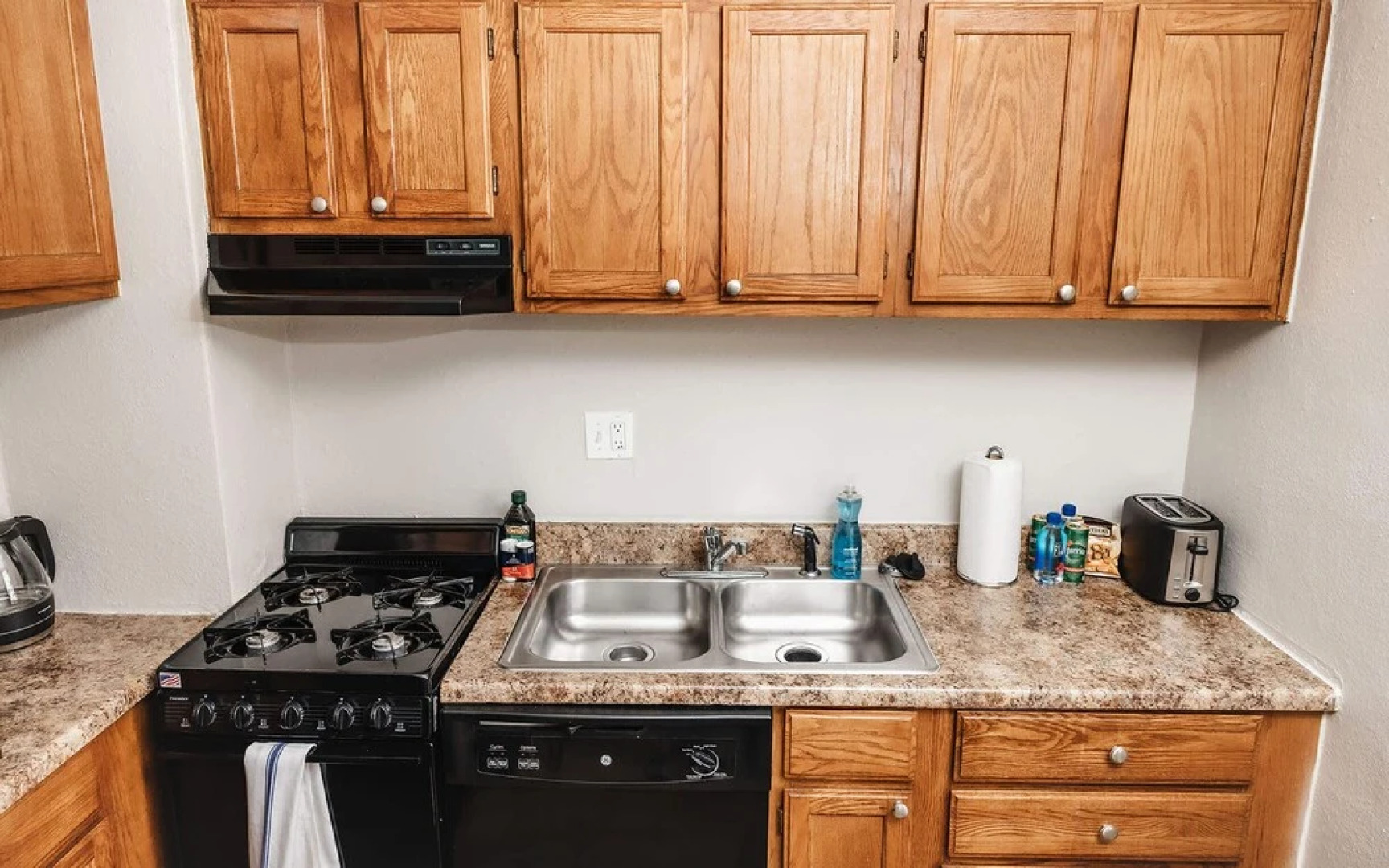 Comfortable 1BR APT With a 24-hour Fitness Center