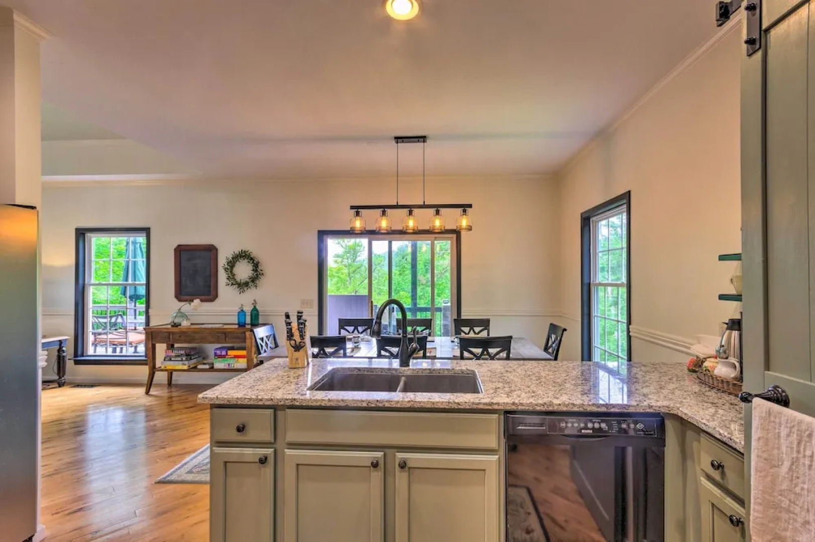 Peaceful Pisgah Mountain Getaway w/ Hot Tub!