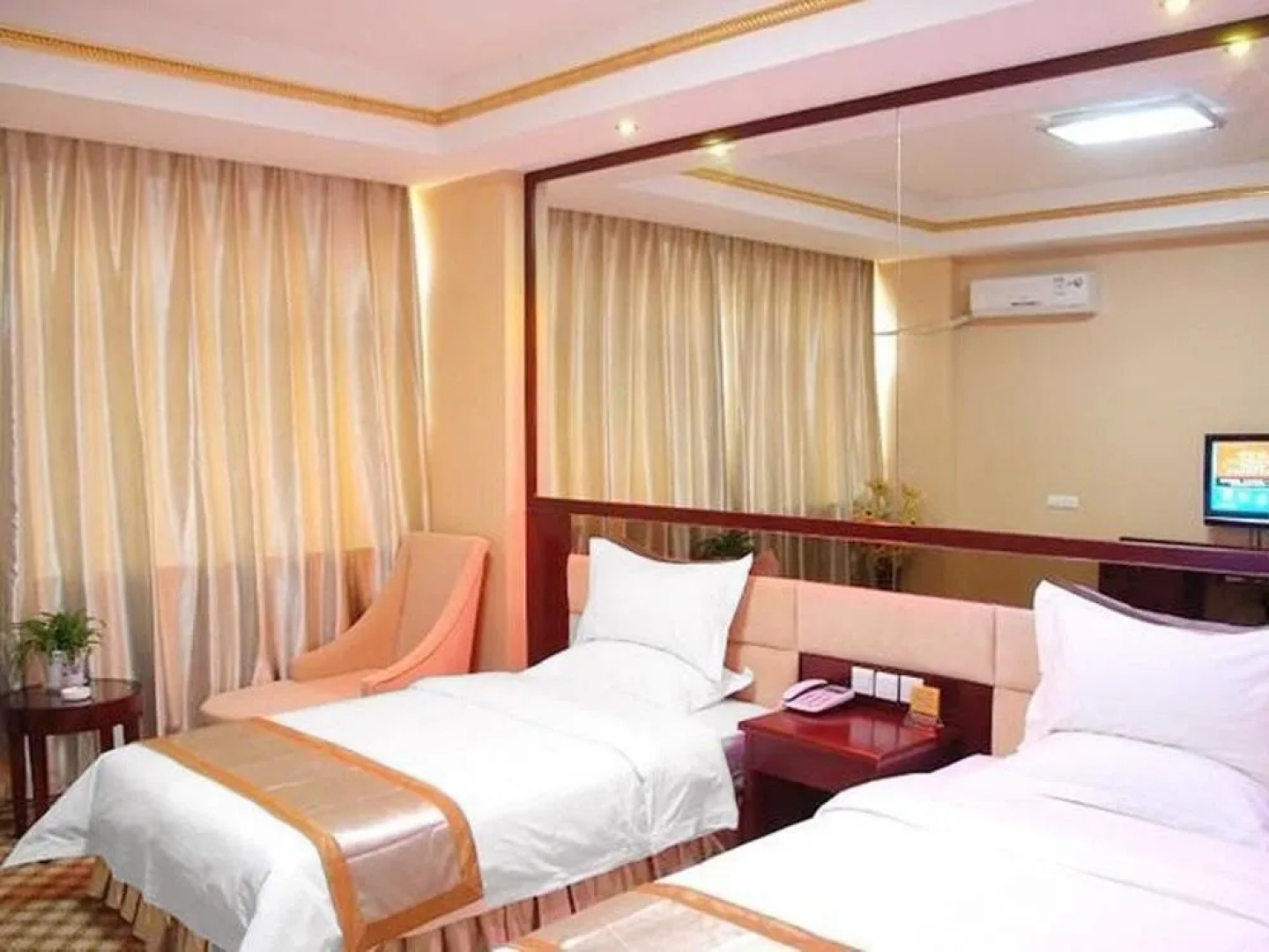 Zhongwei Wanrui Hotel