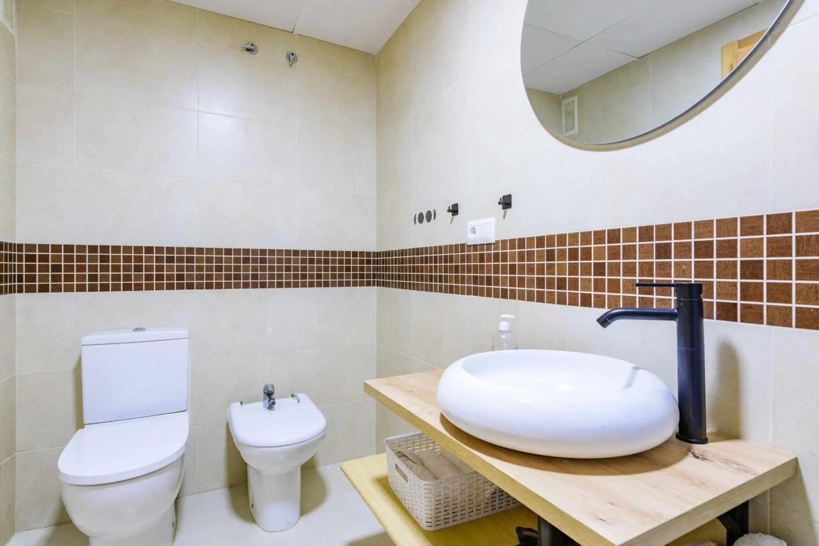 Apart Port Arenal con terraza y piscina