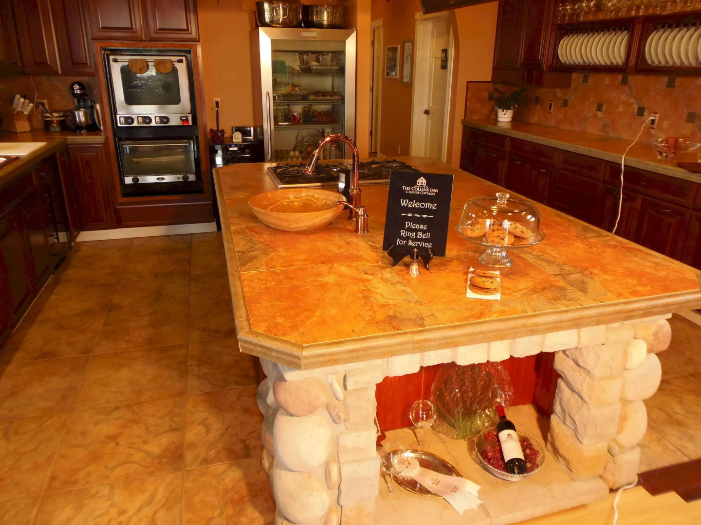 The Collins Inn and Seaside Cottages - Adults Only