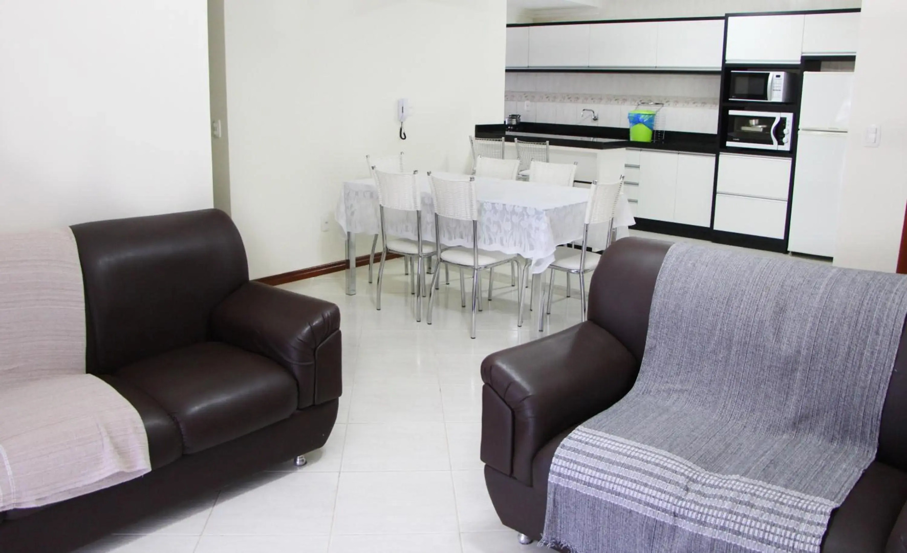 Belíssimo Apto Frente Avenida