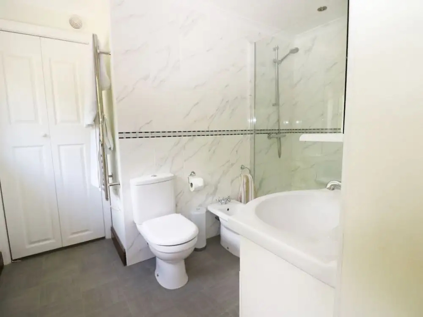 Miswells Cottages - Lake View