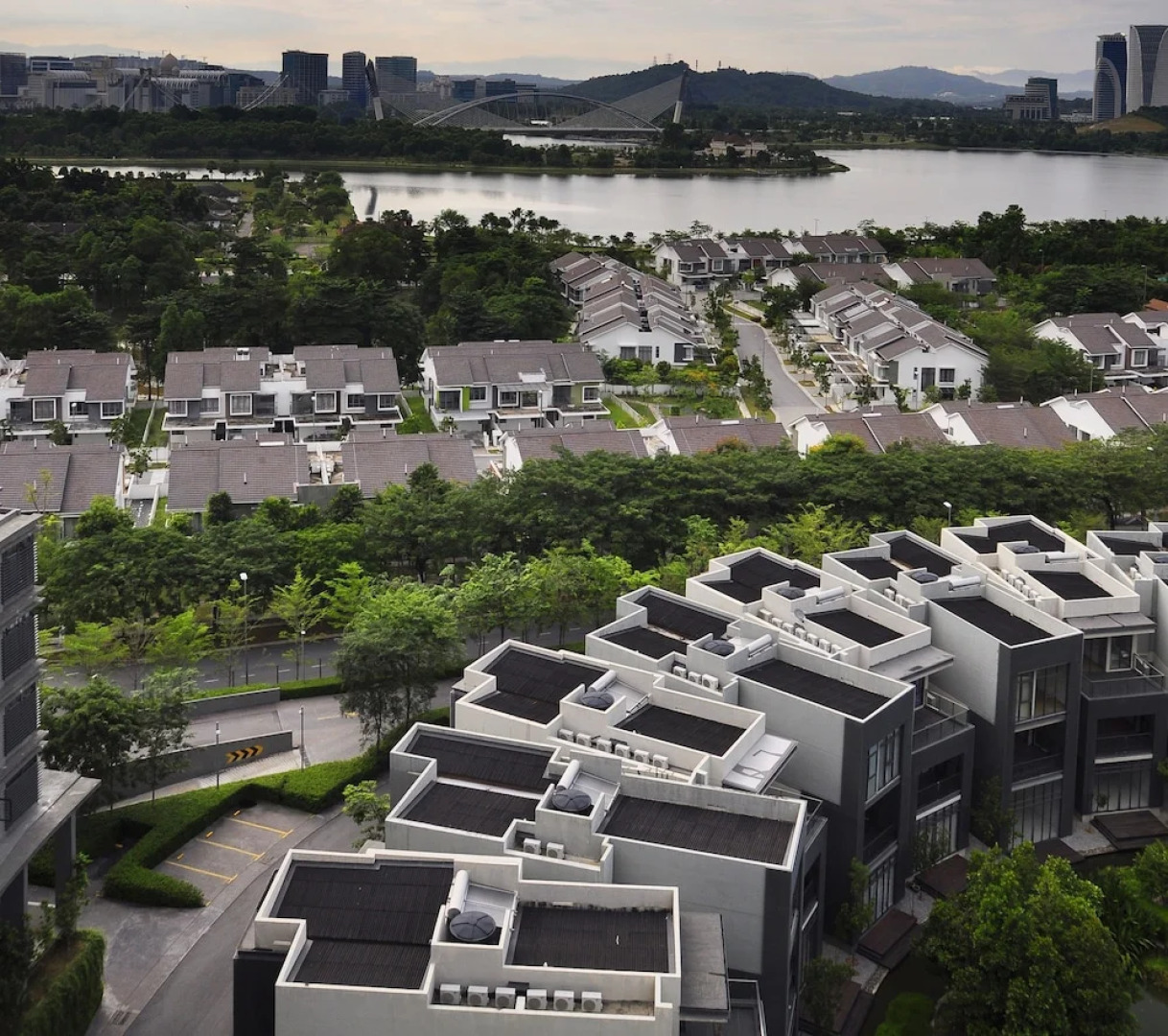 Pinebox Mirage by the Lake