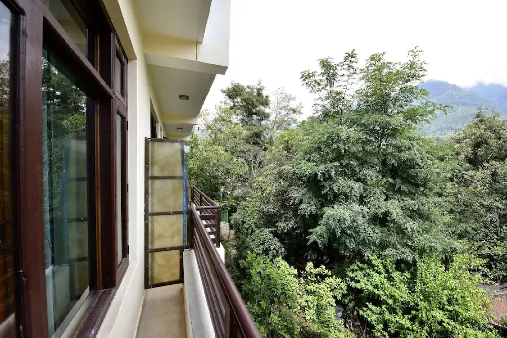 OYO 16868 Home Premium Studios Katrain, Nh3,