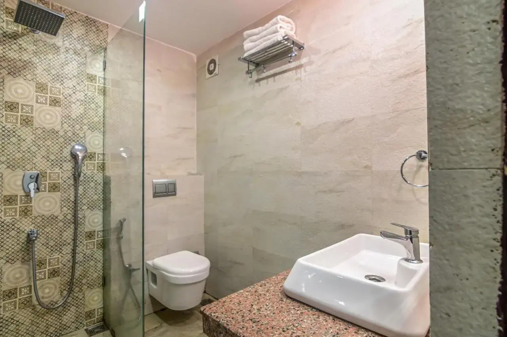 De Falcon Goa Beach Resort