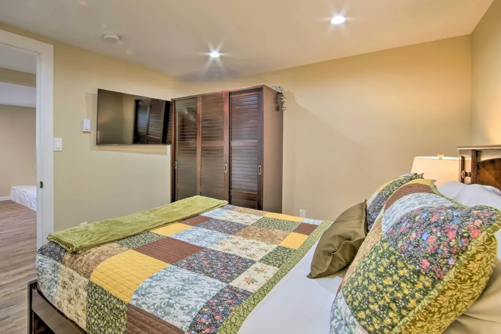 Cozy North Bend Getaway in Walkable Location!