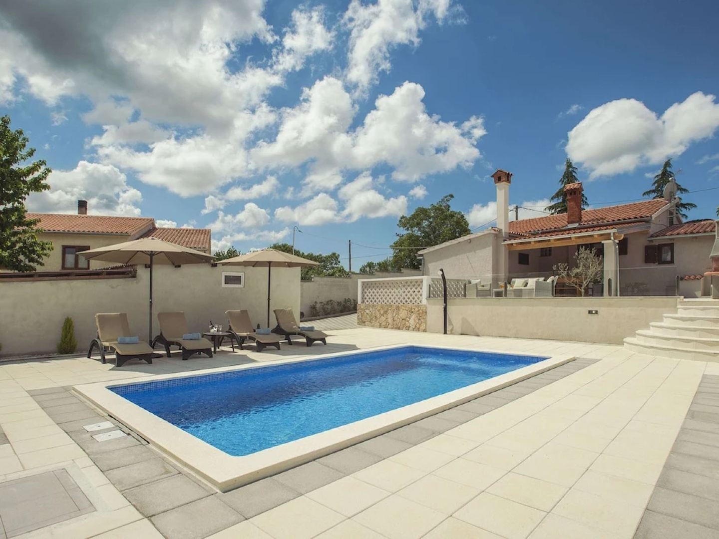 Detached House With Private Pool Near the Coast