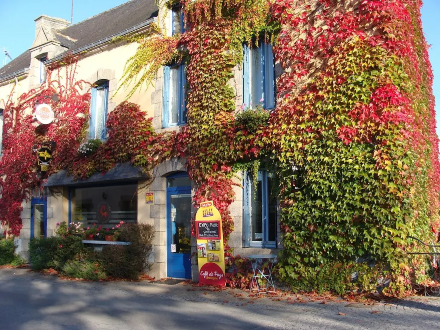 Le Petit Café dans la Prairie