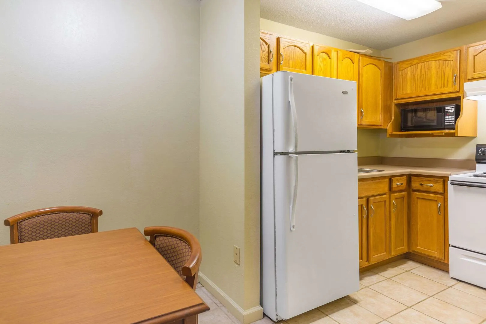 Econo Lodge & Suites Clarksville near Governors Square Mall