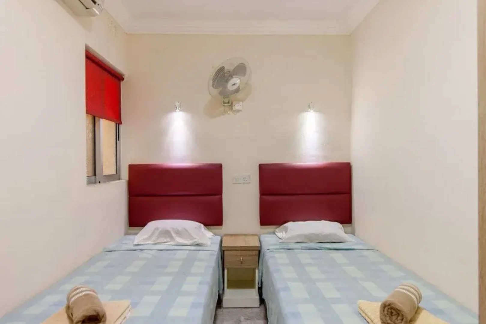 Merill Pool and Sea, charming Apart 1