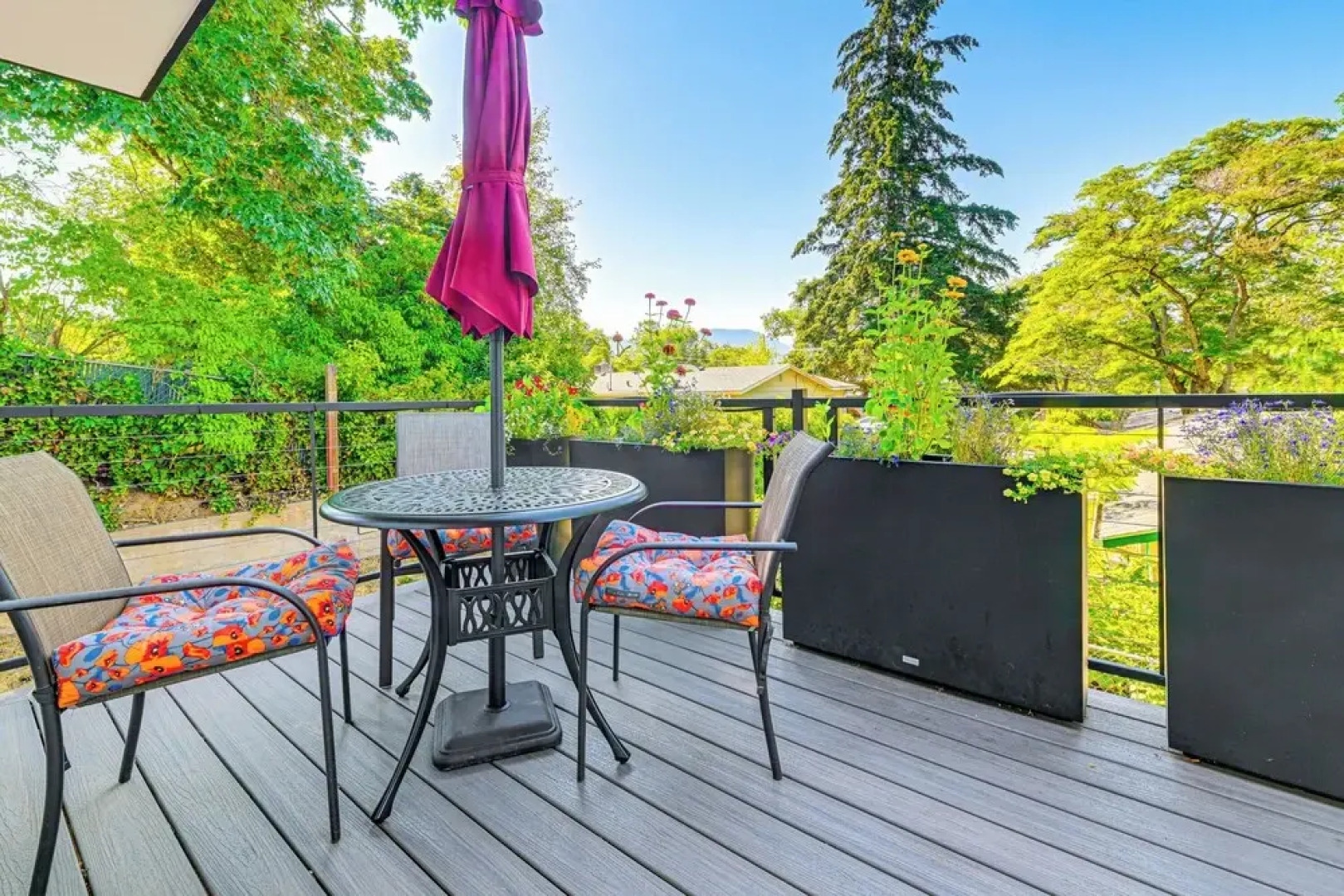Grants Pass Getaway w/ Expansive Deck!