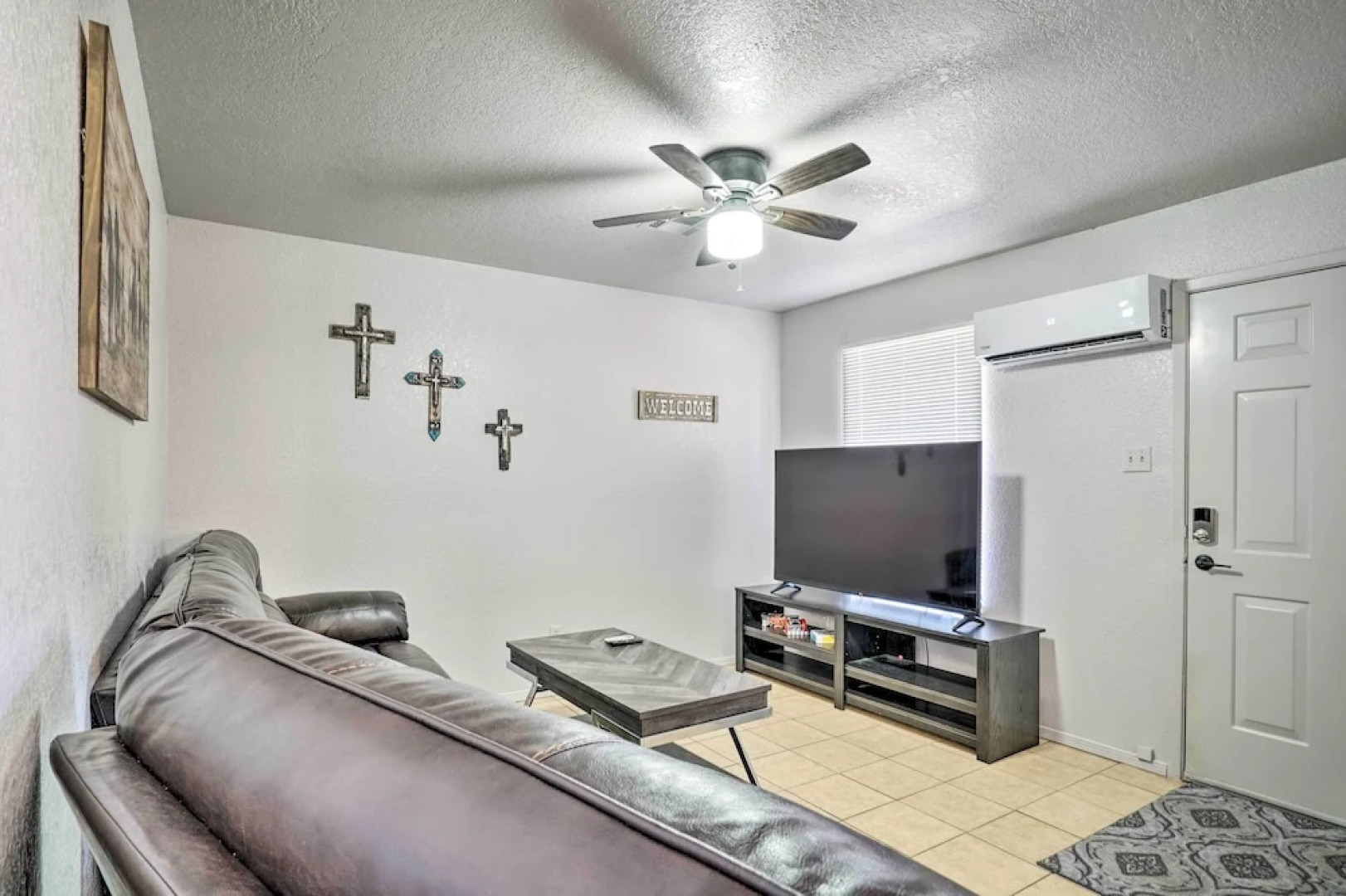 Cozy Las Cruces Apt on Pecan & Horse Farm!