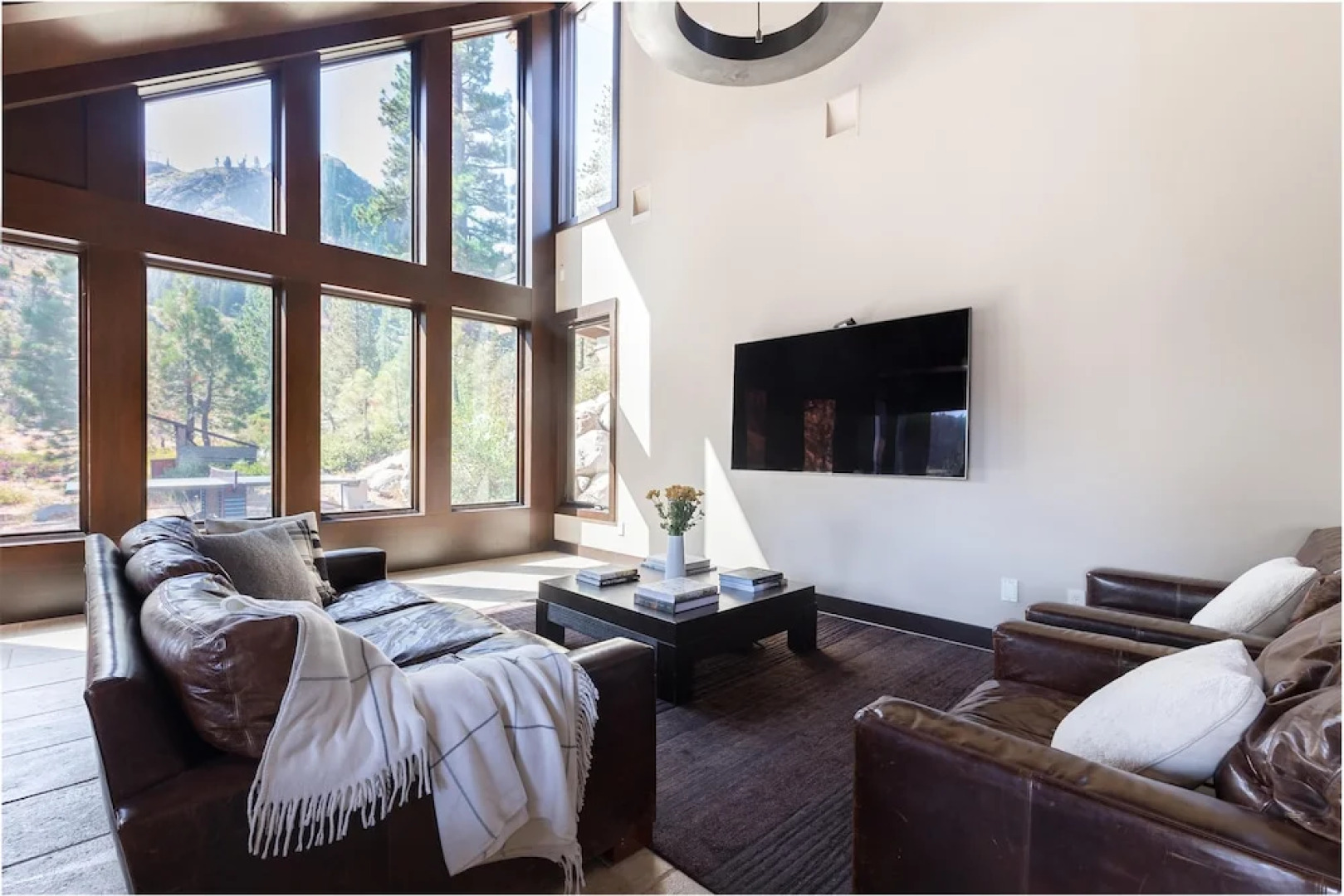 Bronson by AvantStay | Sleeps 17! On the Slopes! Squaw Valley w/Hot Tub&Fire Pit