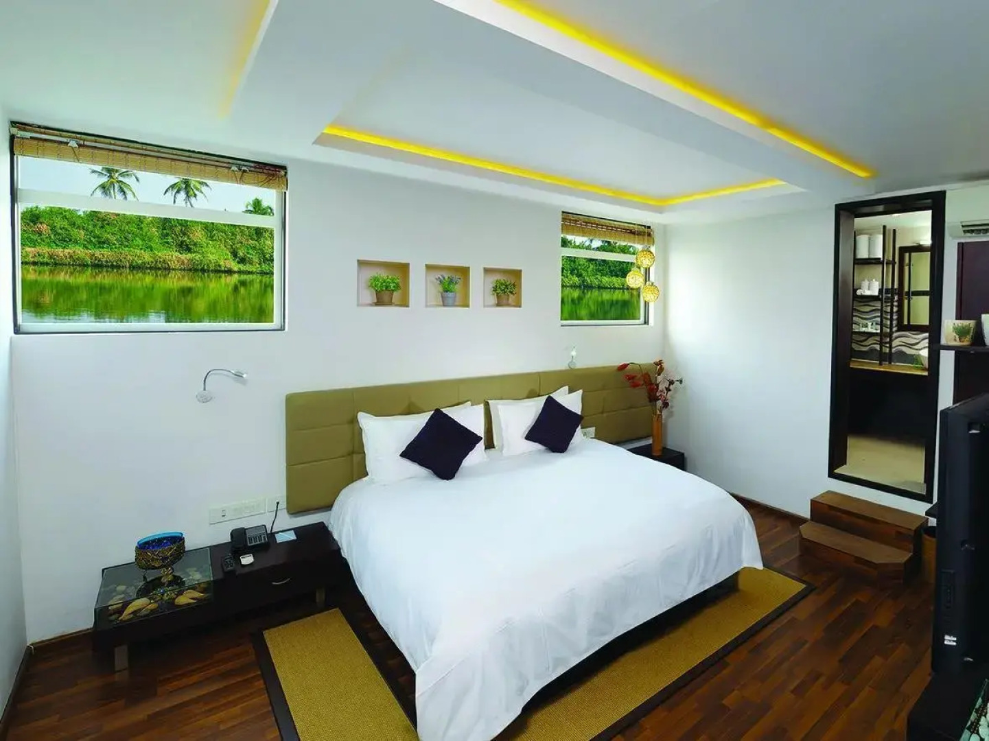 Aquatic Island by Poppys, Cochin