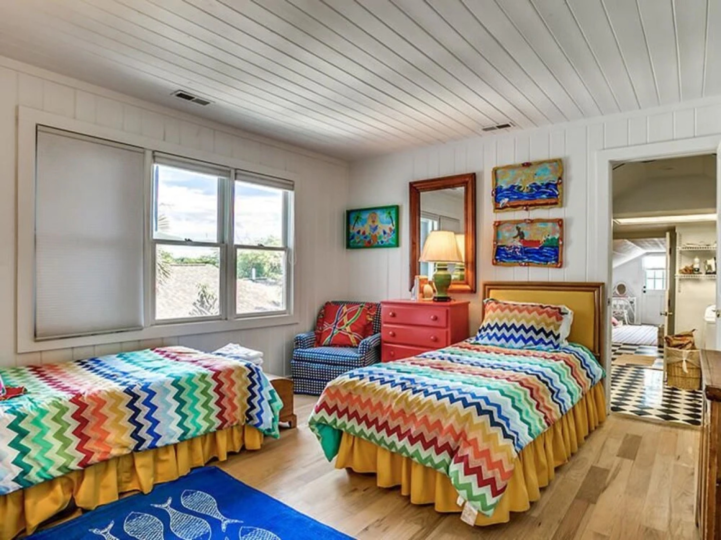 2000 Arthur Oxner 8 Br home by RedAwning