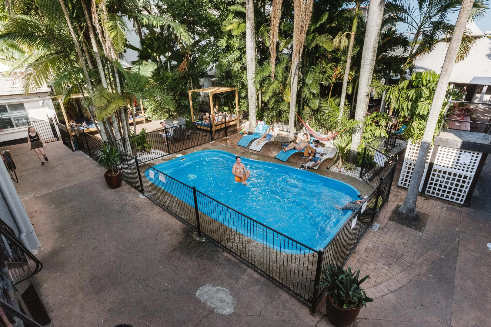 Mad Monkey Backpackers Central