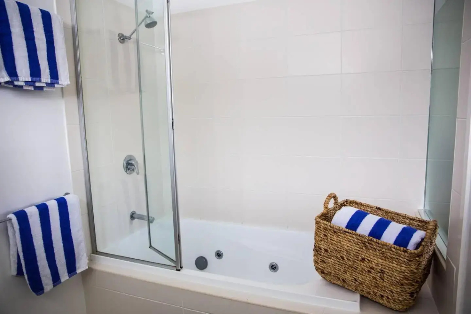 Tropical Getaway in 2 Bedroom Unit in 4 star Resort