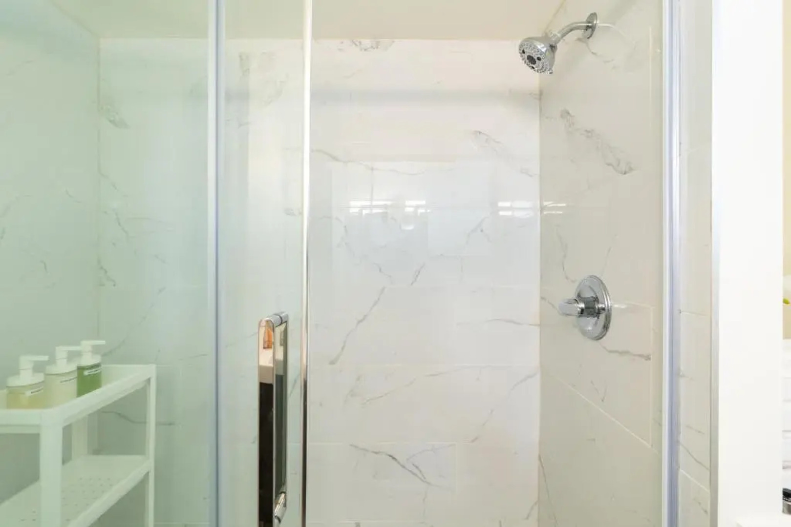 Beautiful 2BR Suite in central West Vancouver