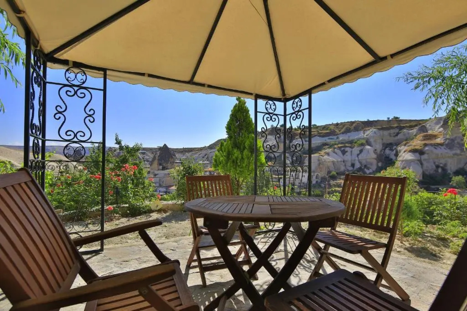 Traveller's Cave Hotel