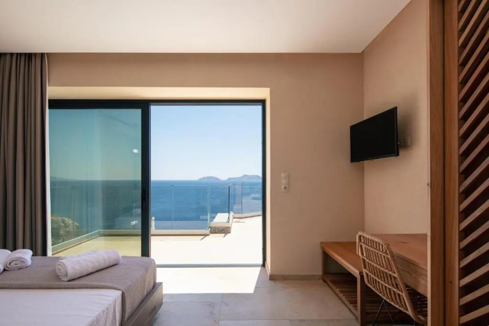 Seafront luxury villa with infinity pool & devine views!