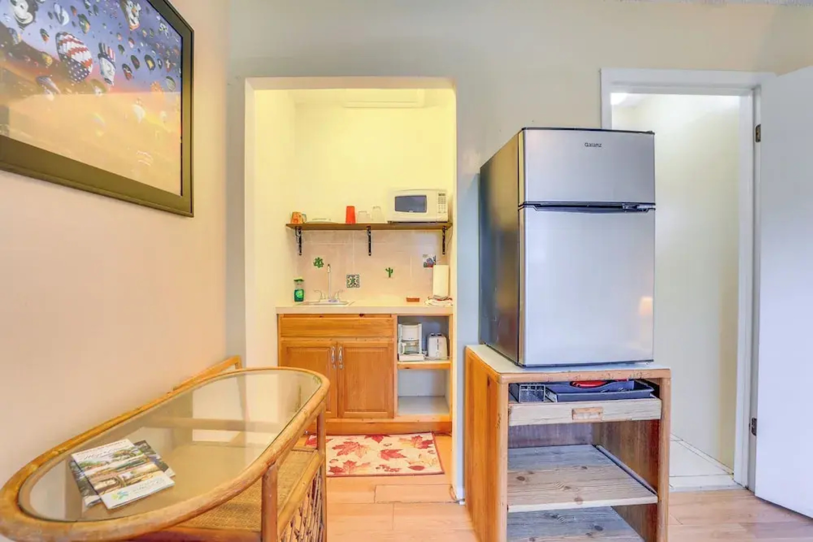 7 Mi to Beach: Pinellas Park Studio w/ Patio