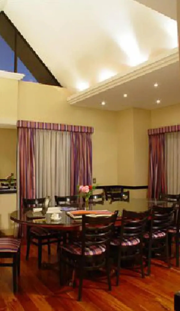 Reina Victoria Suites & Towers