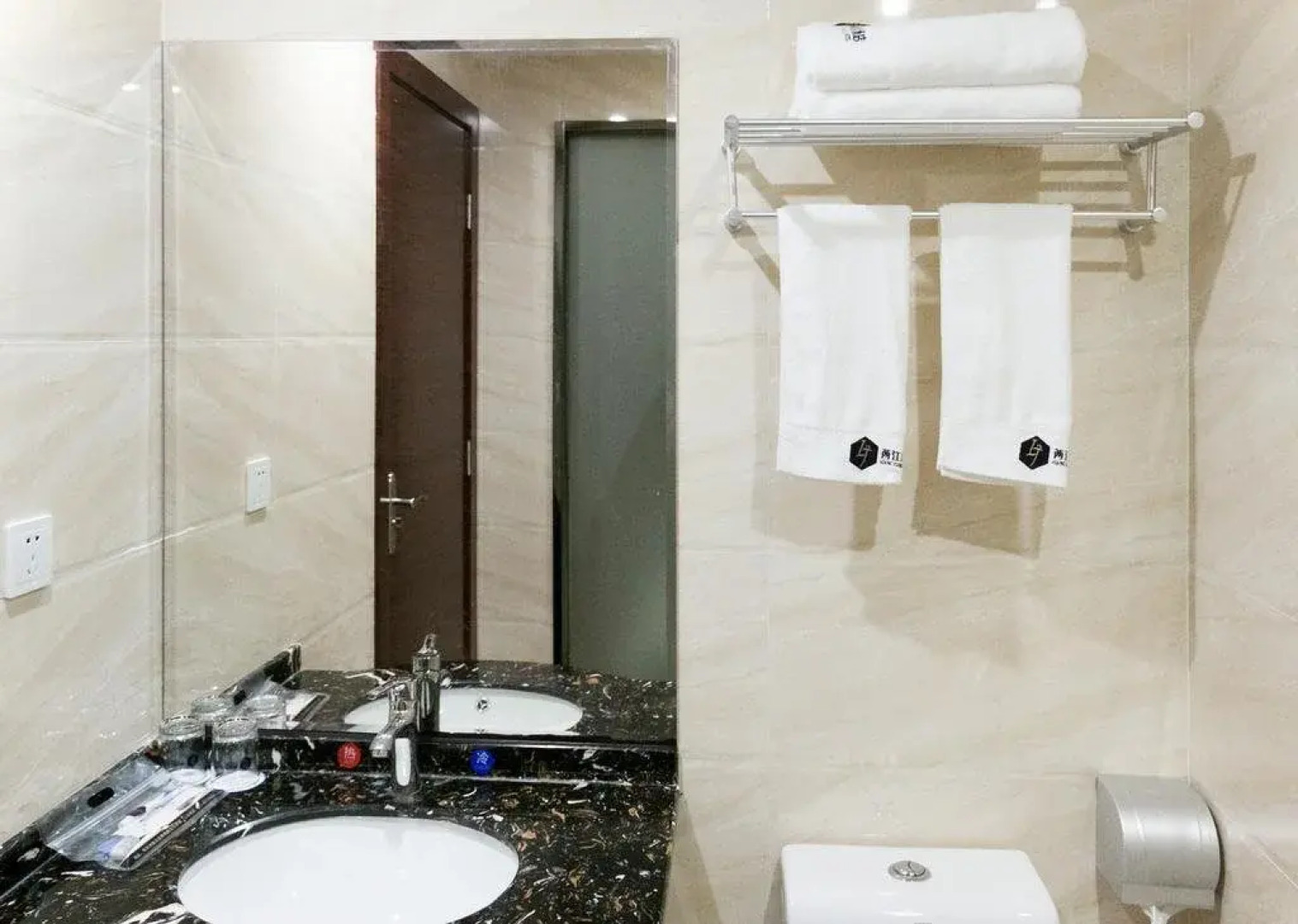 Liangjiang Shiguang Inn