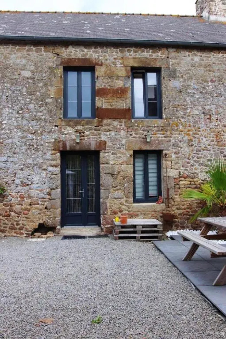 Maison de 2 chambres avec jacuzzi jardin clos et wifi a Sains