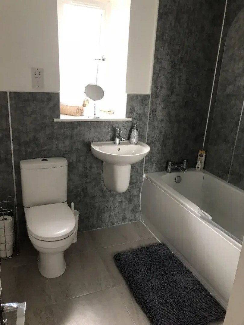 Large Apartment GLA Airport