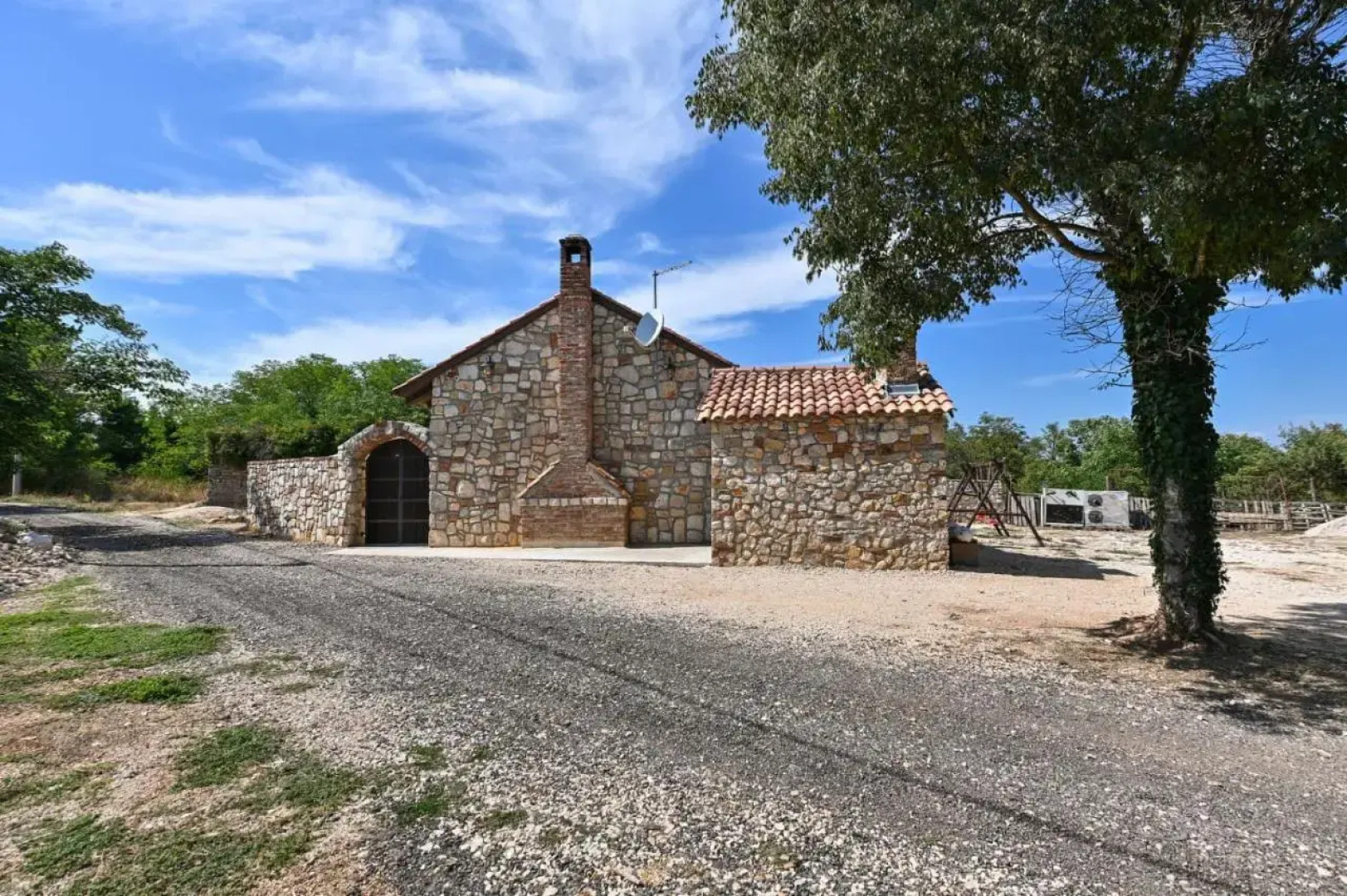Authentic Stone House Stela & Lea