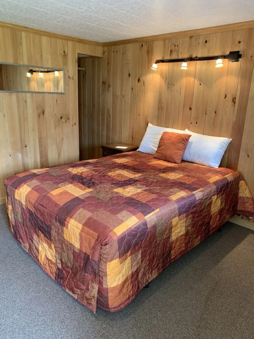 Whippoorwill Motel & Campsites