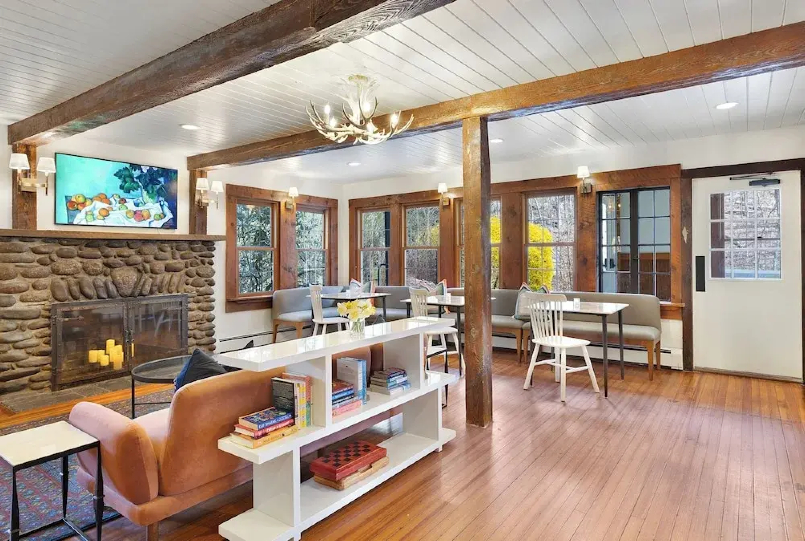 Phoenicia Lodge