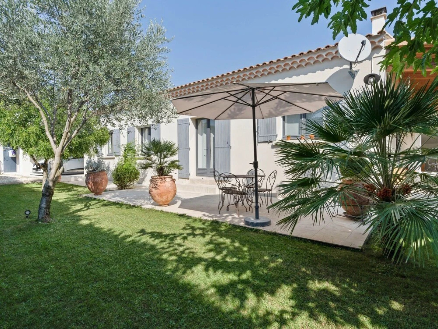 Luxury Modern Villa With Private Pool and Enclosed Garden in the Heart of the Vaucluse