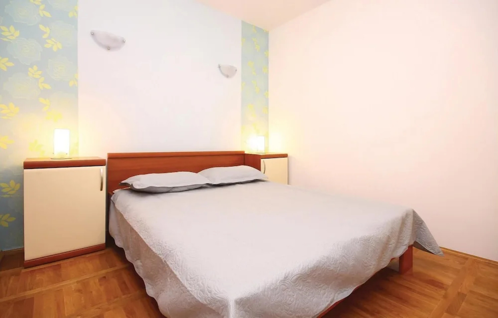 Nice Home in Skradin with Hot Tub, WiFi & 4 Bedrooms