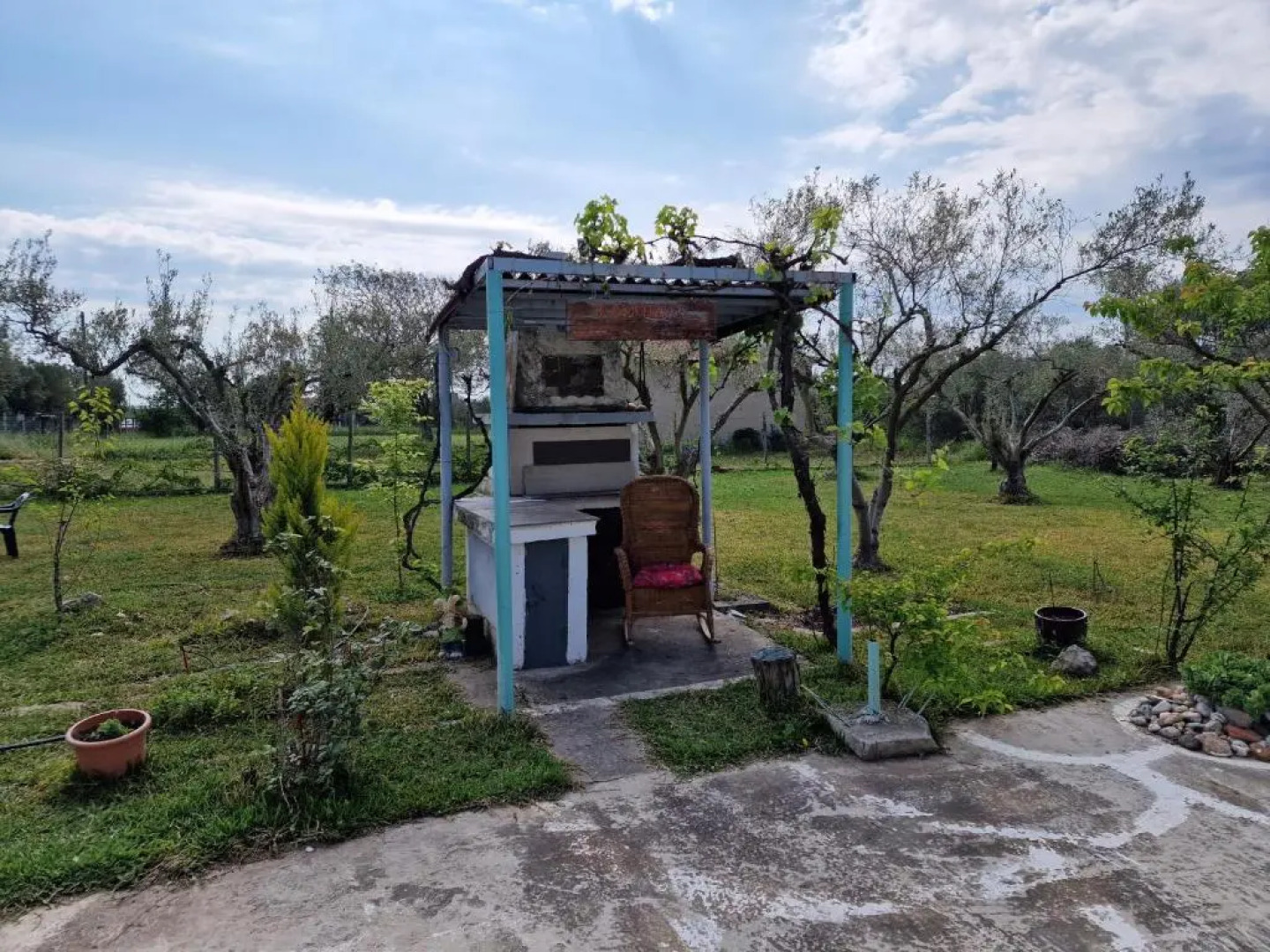 Cheerful 2 bedrooms home near the beach with parking and garden