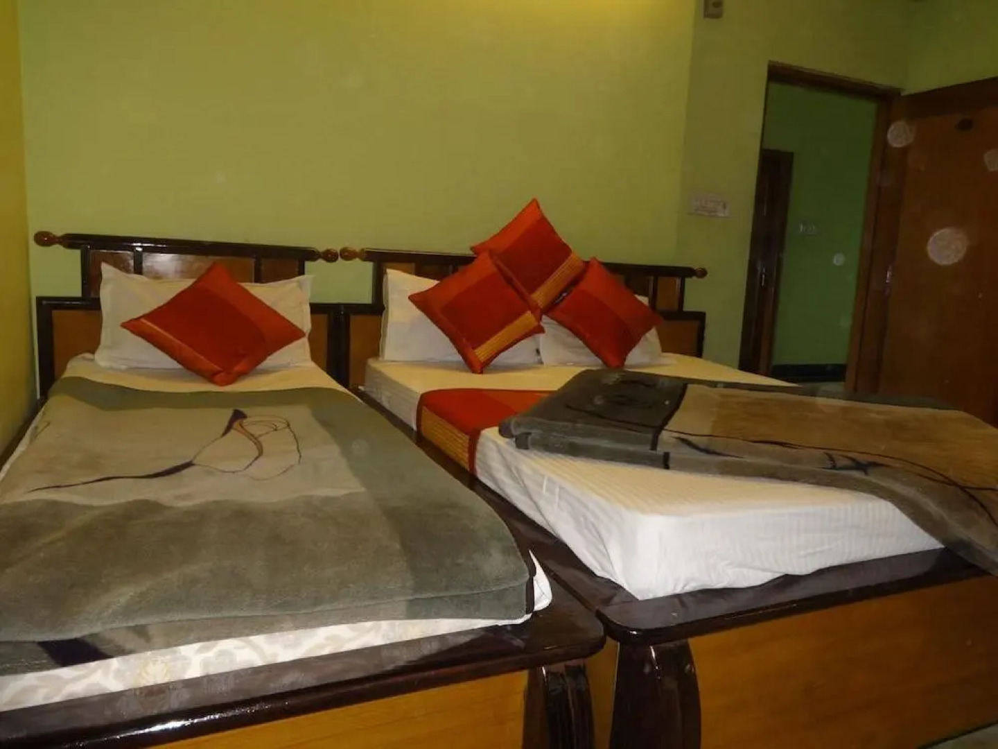 SPOT ON 3054 Hotel New Center Point