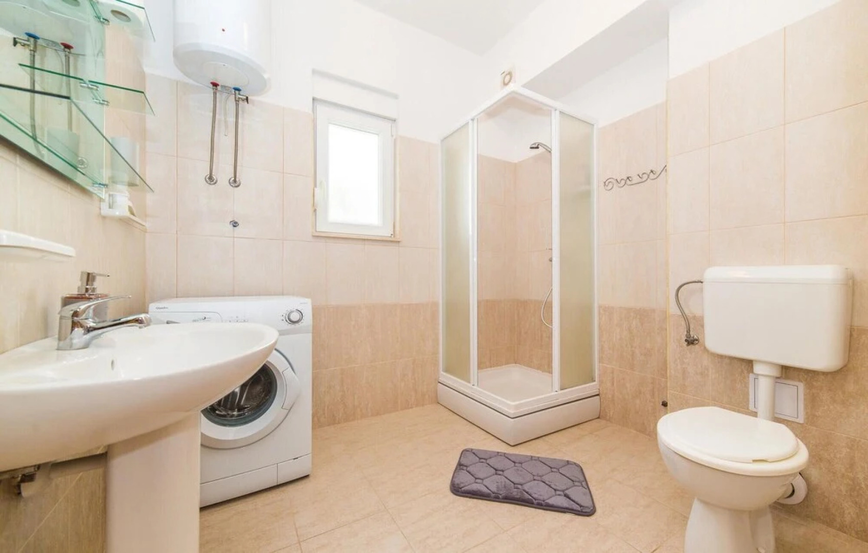 Beautiful Apartment in Kastel Stari With 3 Bedrooms, Outdoor Swimming Pool and Sauna