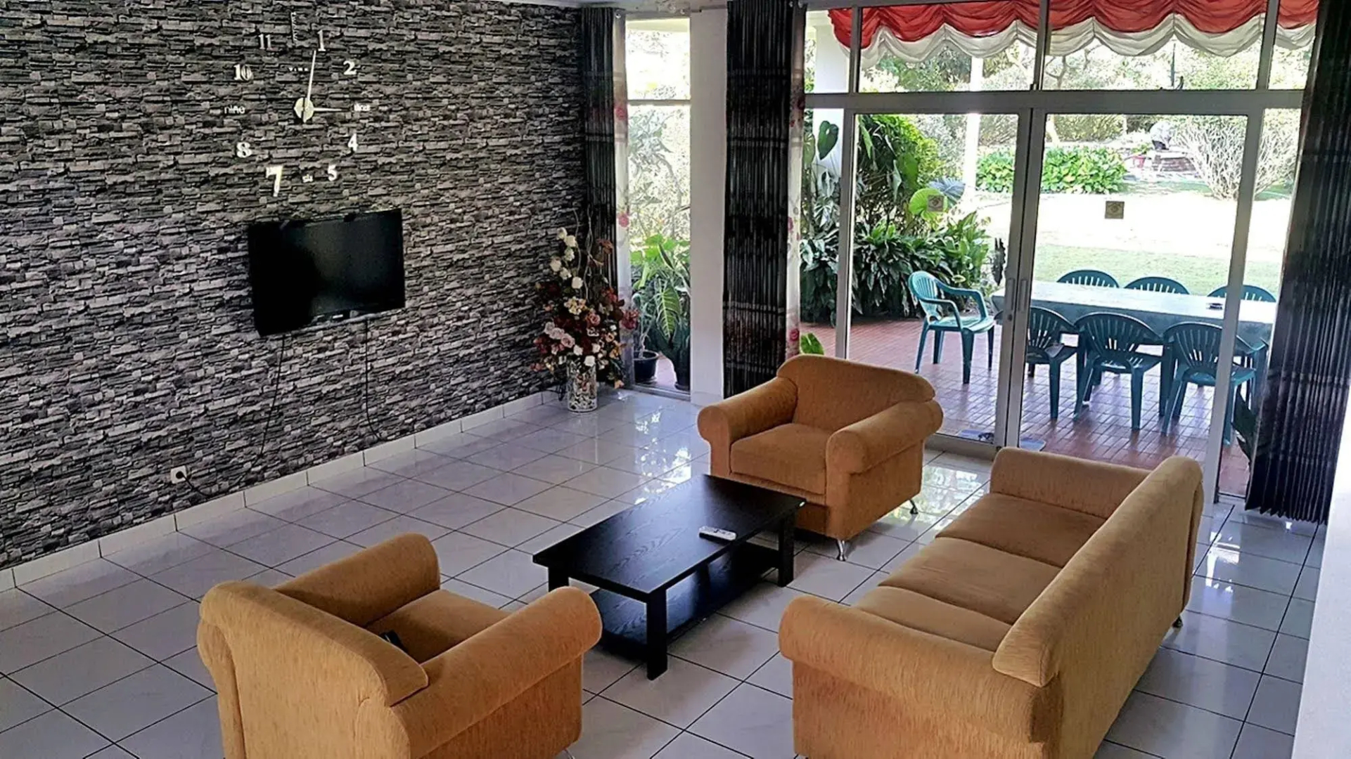 Vila Bunga Merah Gelatik