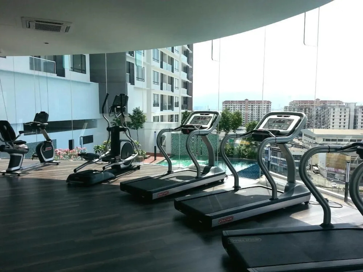 Woodsbury Suites 7722 Butterworth