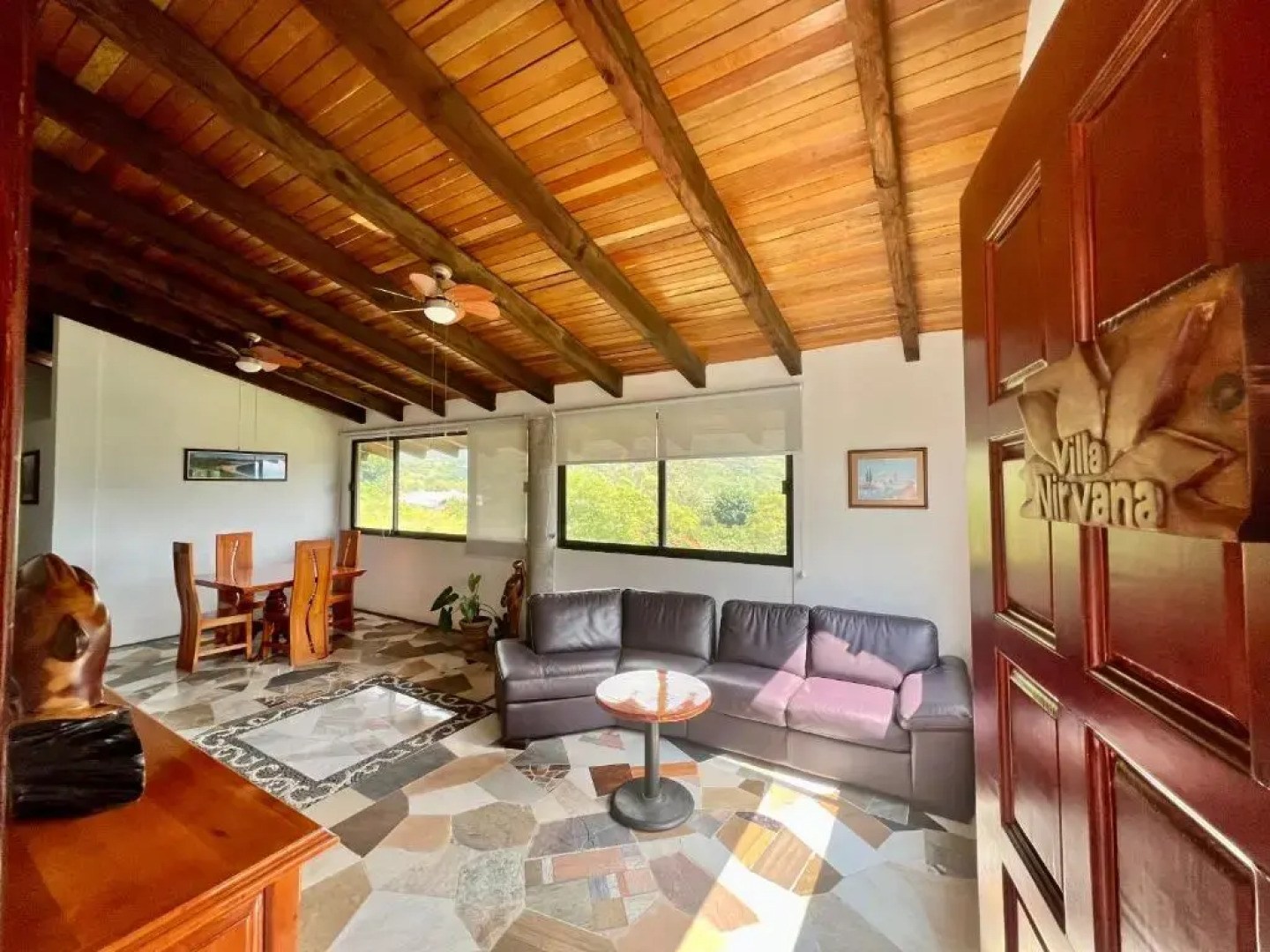 Paradise Hotel Boutique & Lounge