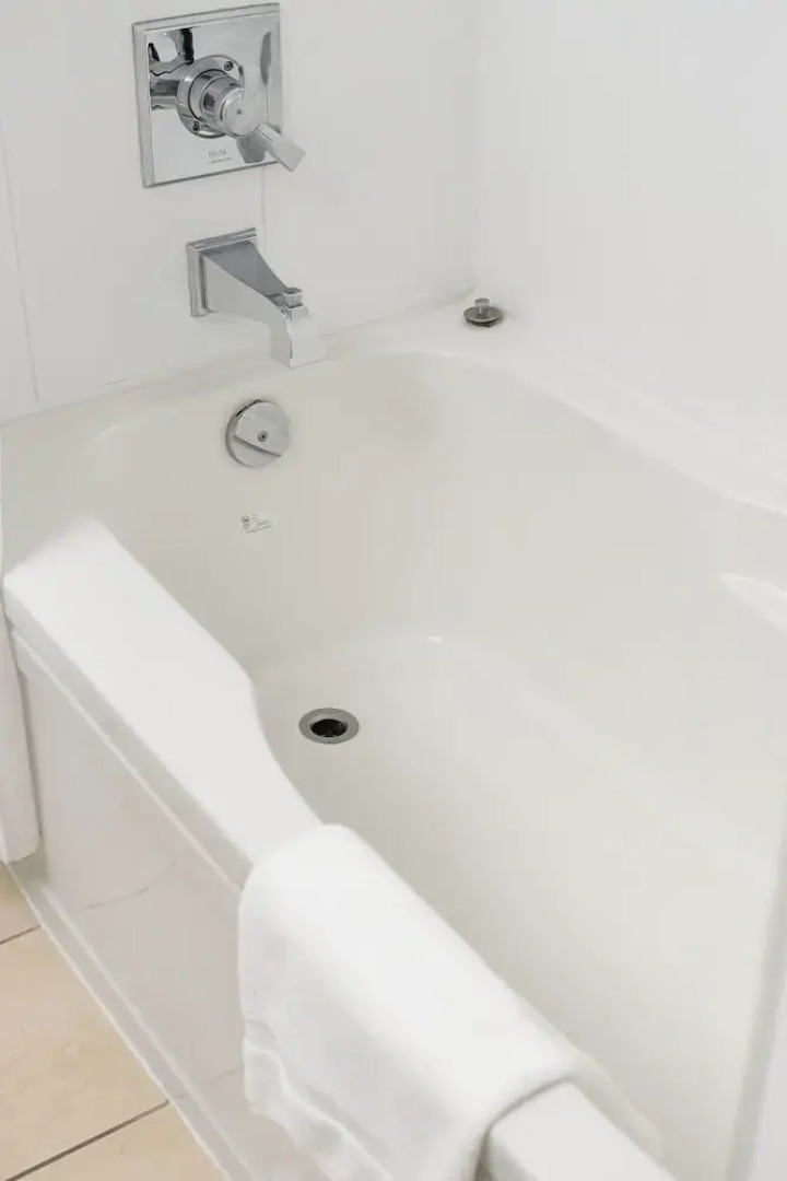 Rooftop Paradise Luxe 2BR  Lake Views