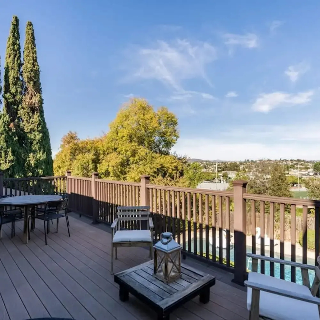 Spacious and Bright 5-bedroom Oasis Pool and Yard