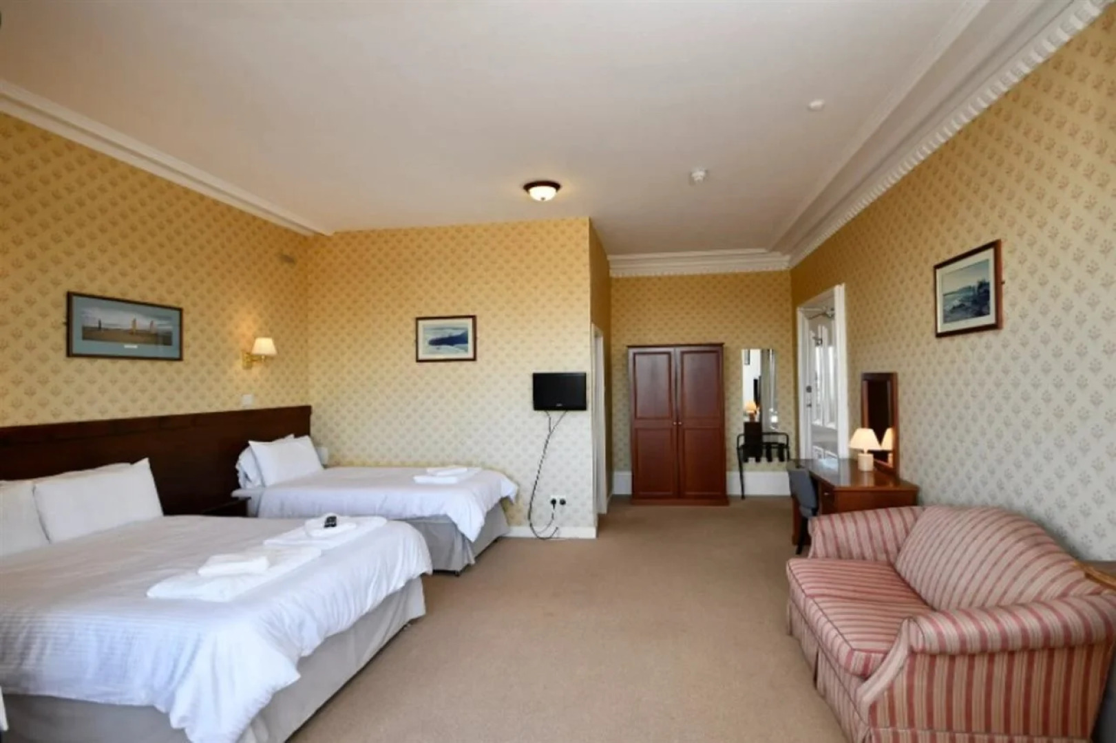 The Stromness Hotel by Paymán Club