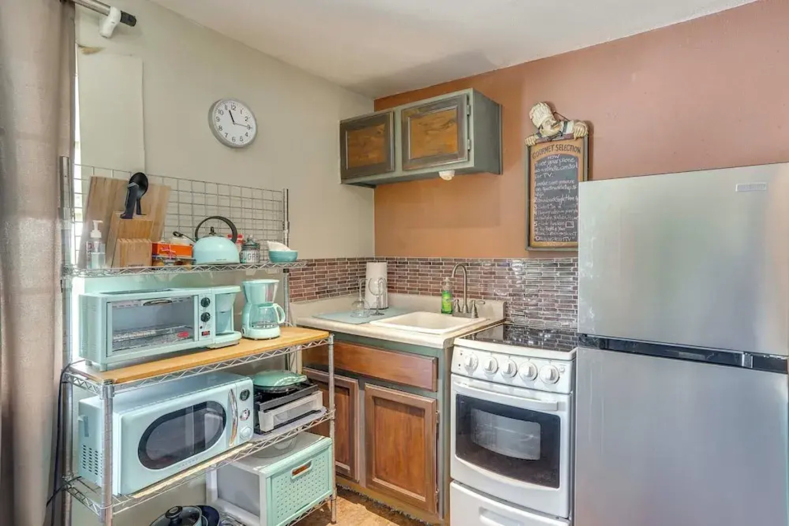 Pet-friendly Studio in Costa Mesa - 7 Mi to Beach!