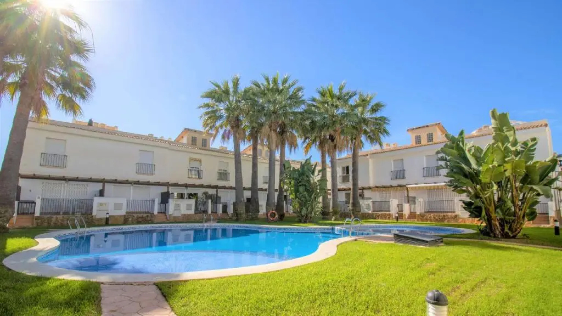 ADOSADO con jardin y piscina PALM BEACH 102 ALBERT VILLAS