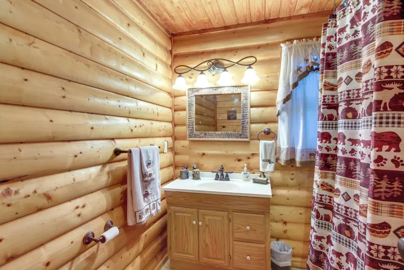 Backyard & Porch: Rural Cosby Log Cabin!