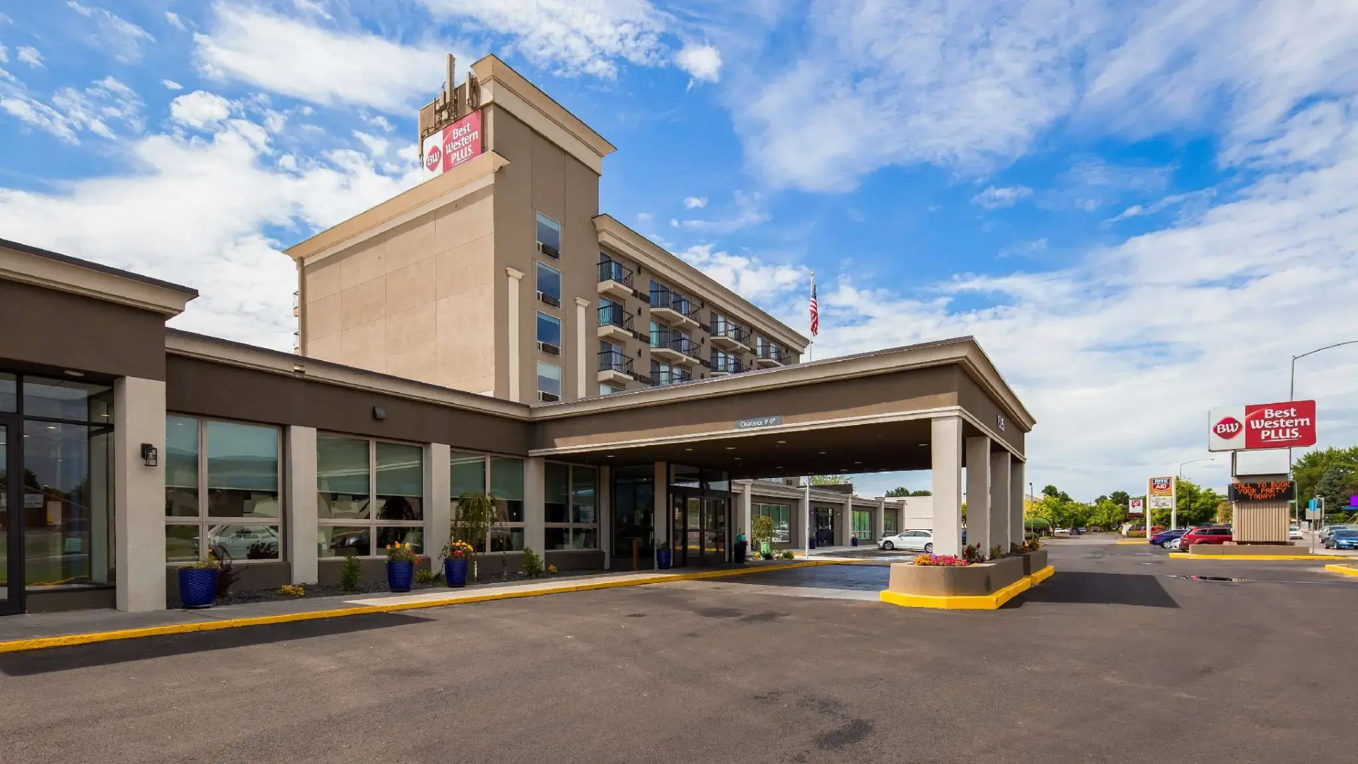 M Hotel & Conference Center
