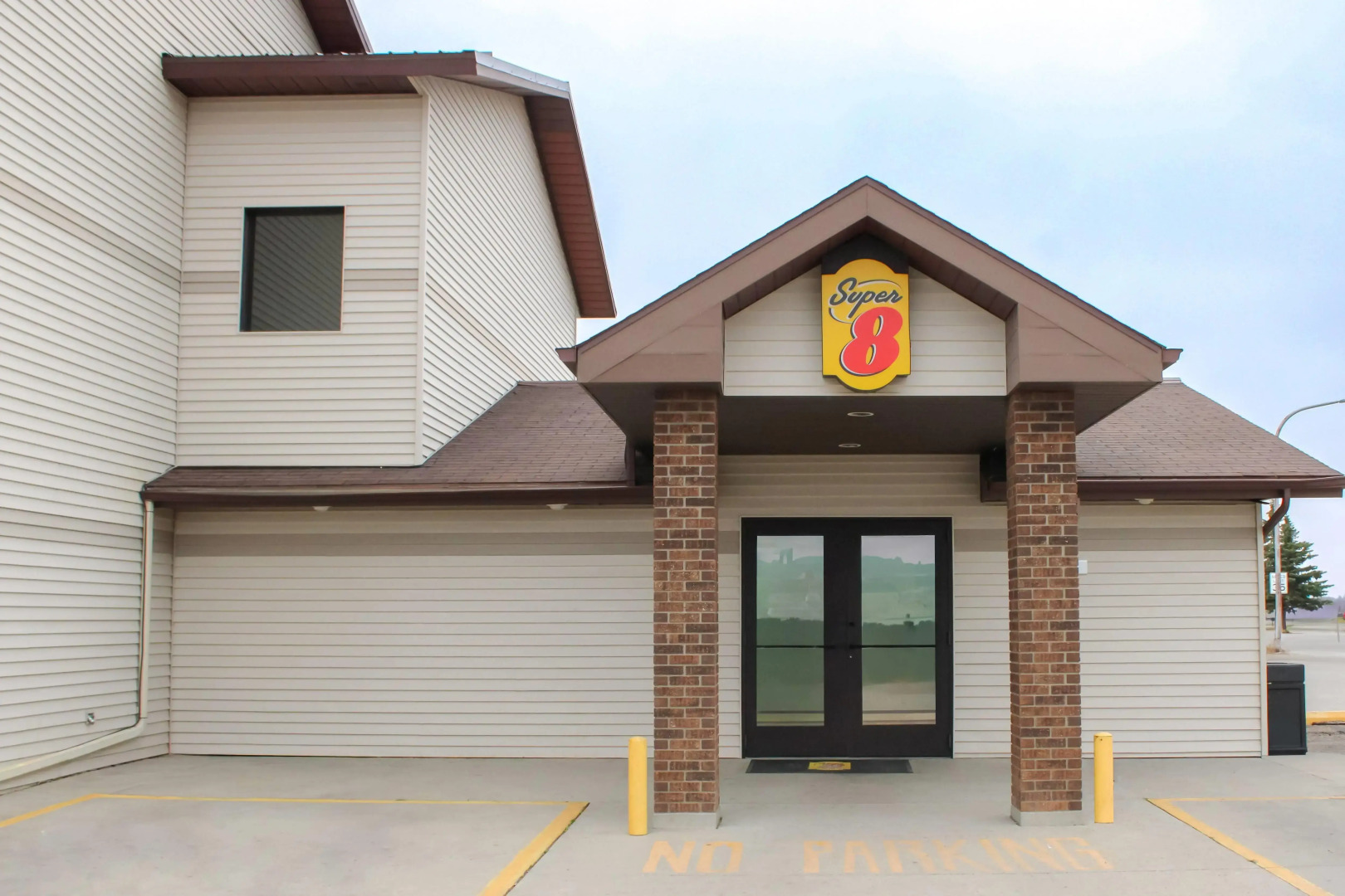 Super 8 by Wyndham Williston ND